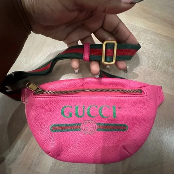 Gucci- Grained Calfskin Logo Belt Bag (Pink)
